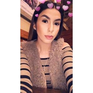 Meet your Posher, Ana